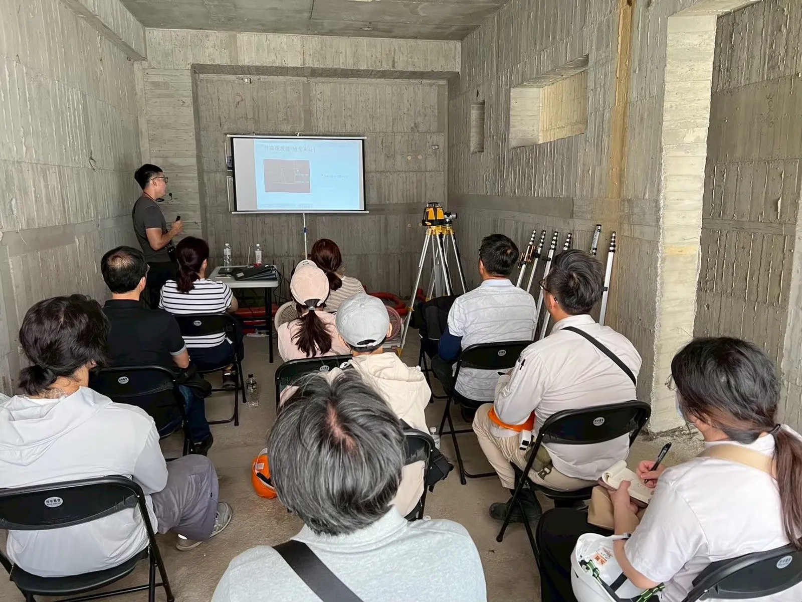 高程測量現場應用班室內講解實況